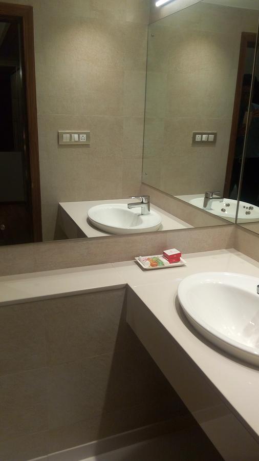 The Royal Orchid Hotel, Chembur Мумбаи Экстерьер фото