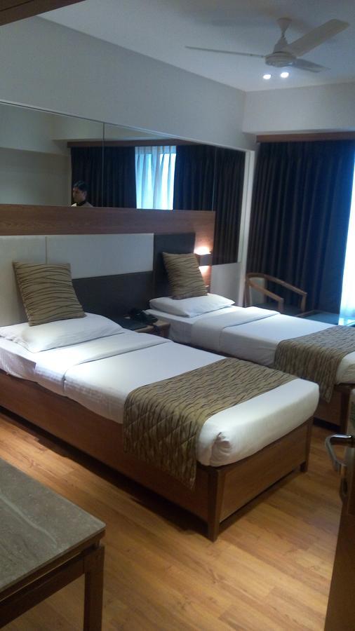 The Royal Orchid Hotel, Chembur Мумбаи Экстерьер фото